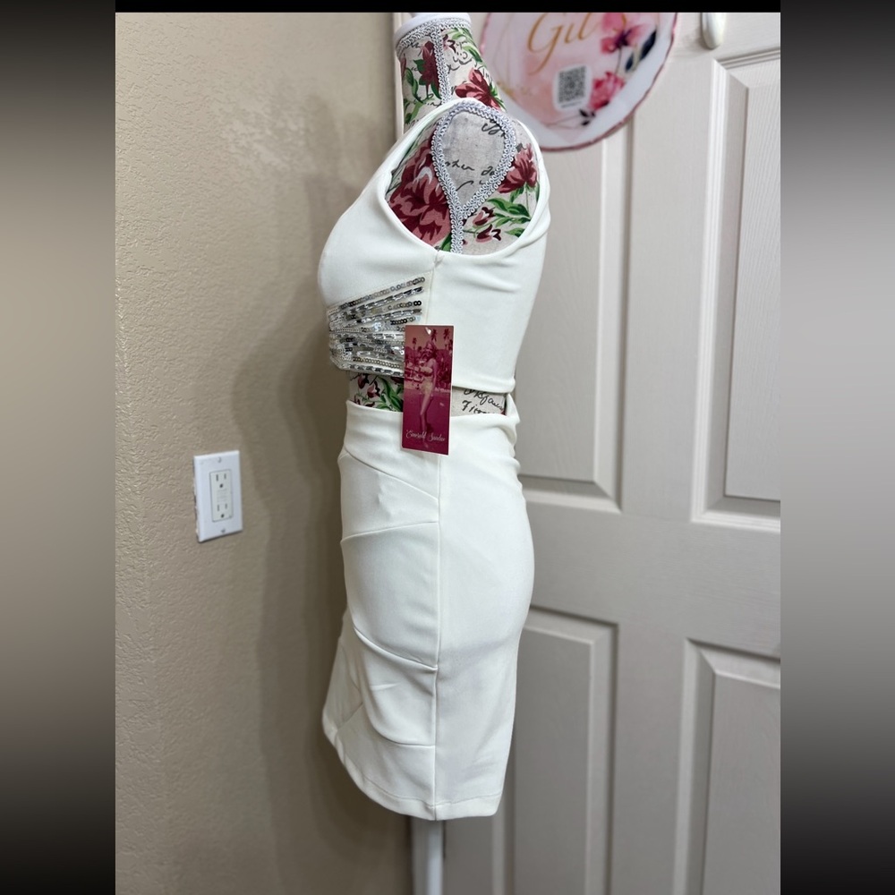 Emerald Sundae white dress with Silver Details - Picture 5 of 7
